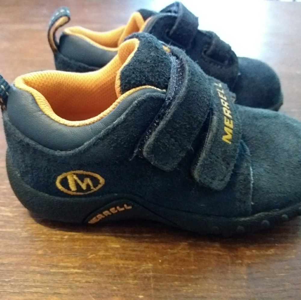 Boys Size 5 Merrell shoes